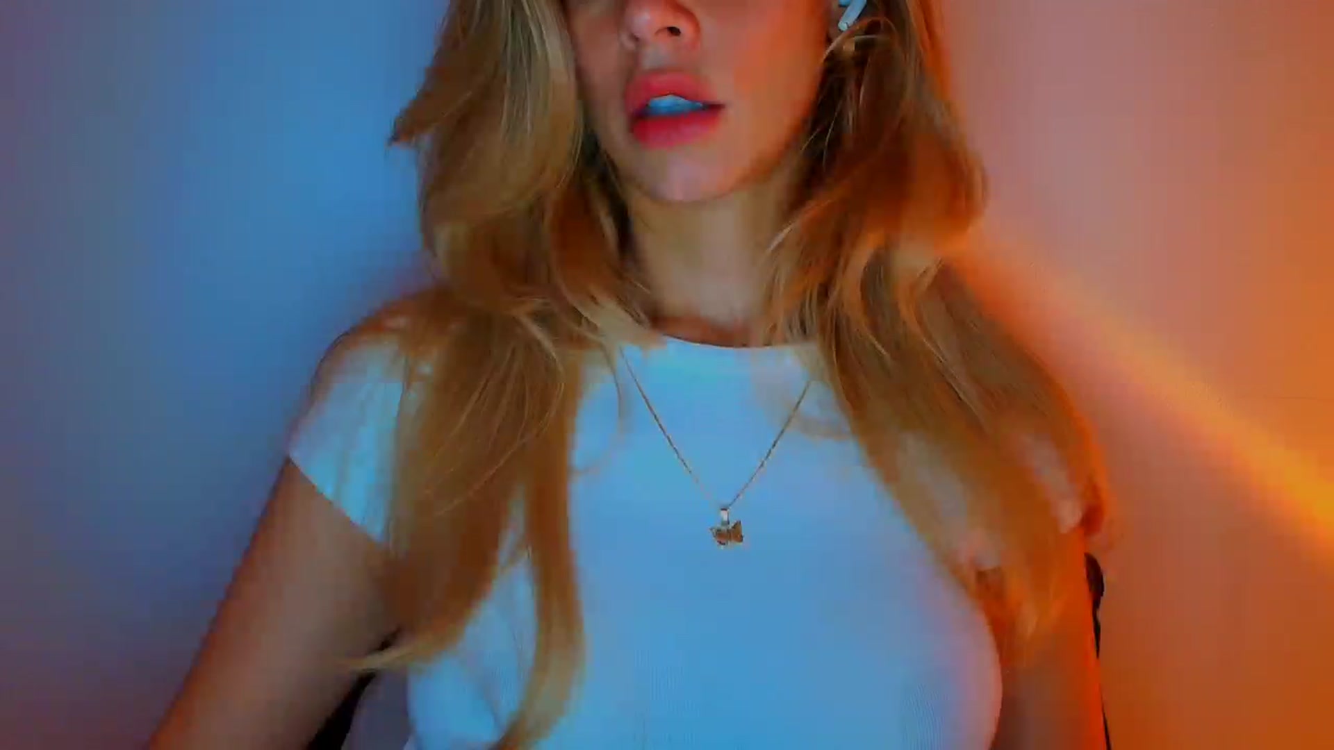 Gallery image thumbnail from fresagirl's myfreecams stream on, 11/19/2025, 01:47 image 15 of 20
