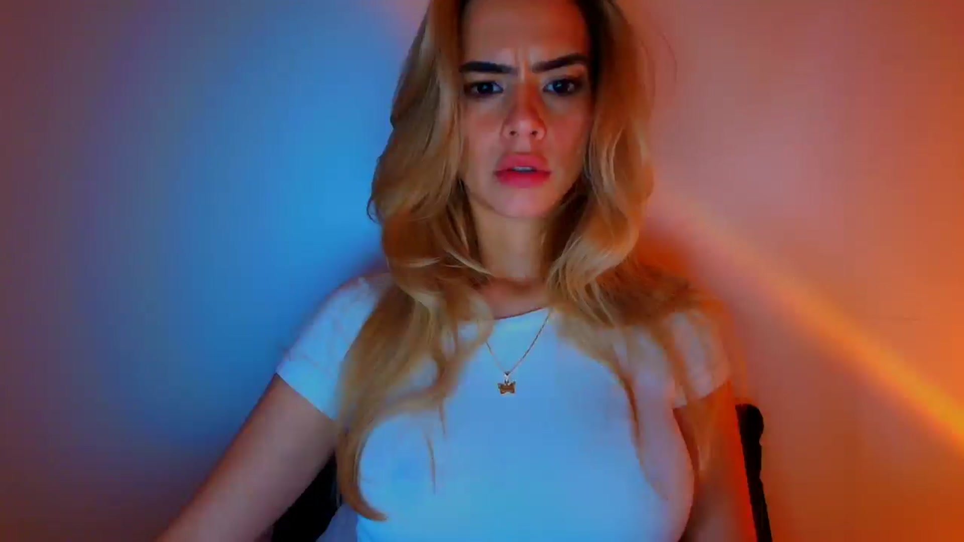 Gallery image thumbnail from fresagirl's myfreecams stream on, 11/19/2025, 01:47 image 10 of 20