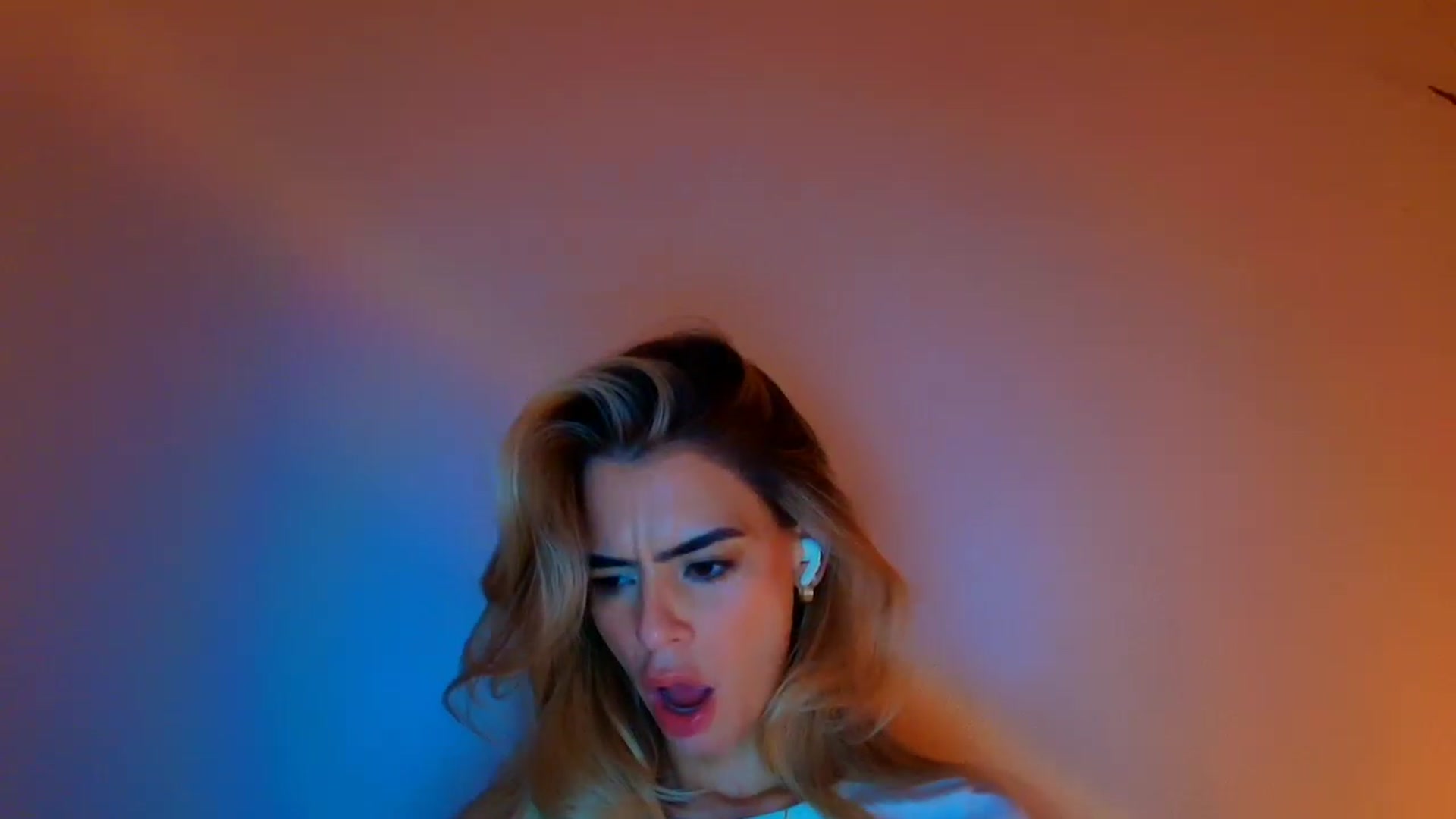 Gallery image thumbnail from fresagirl's myfreecams stream on, 11/19/2025, 01:47 image 9 of 20