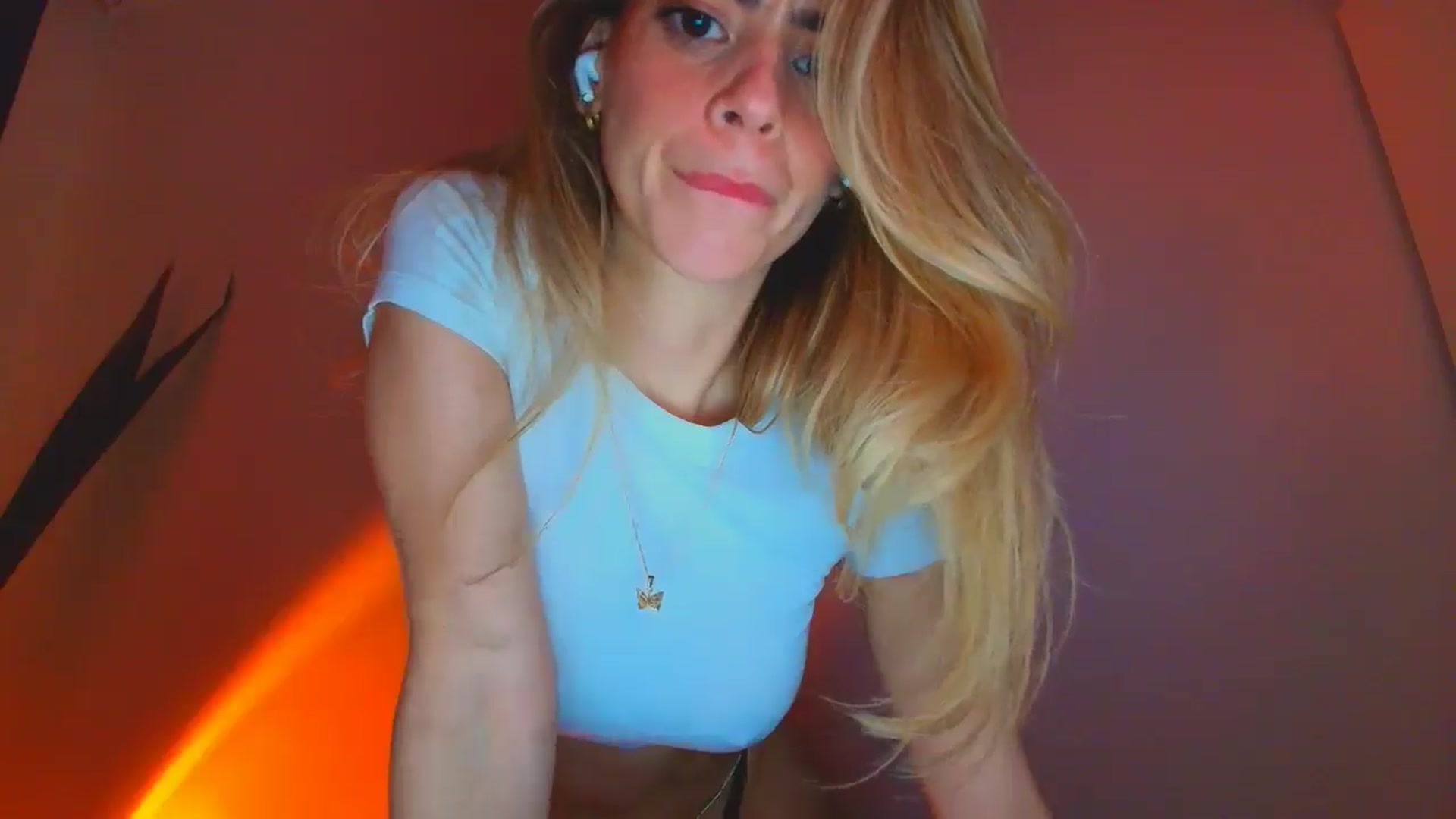 Gallery image thumbnail from fresagirl's myfreecams stream on, 02/04/2026, 01:48 image 9 of 20