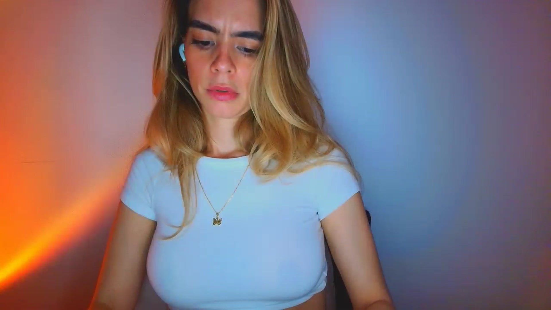 Gallery image thumbnail from fresagirl's myfreecams stream on, 02/04/2026, 01:48 image 5 of 20
