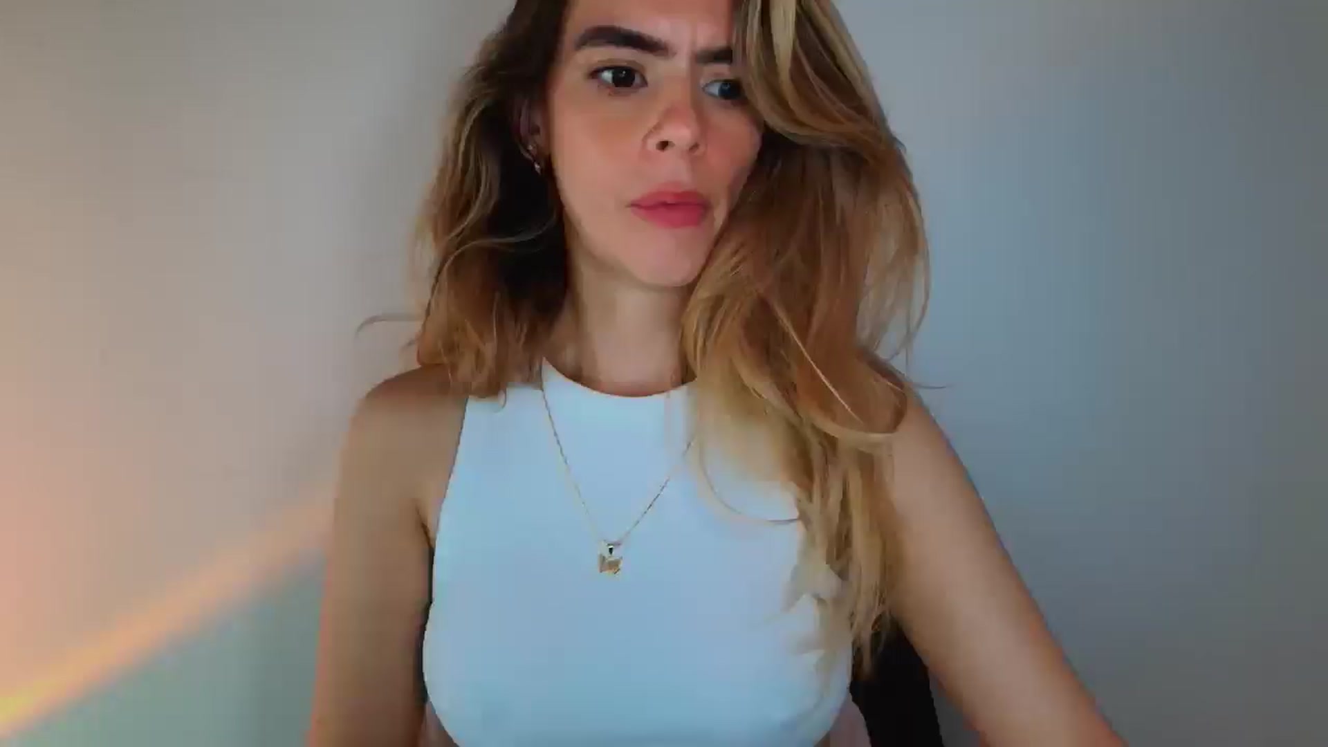 Gallery image thumbnail from fresagirl's myfreecams stream on, 03/18/2026, 17:08 image 17 of 20