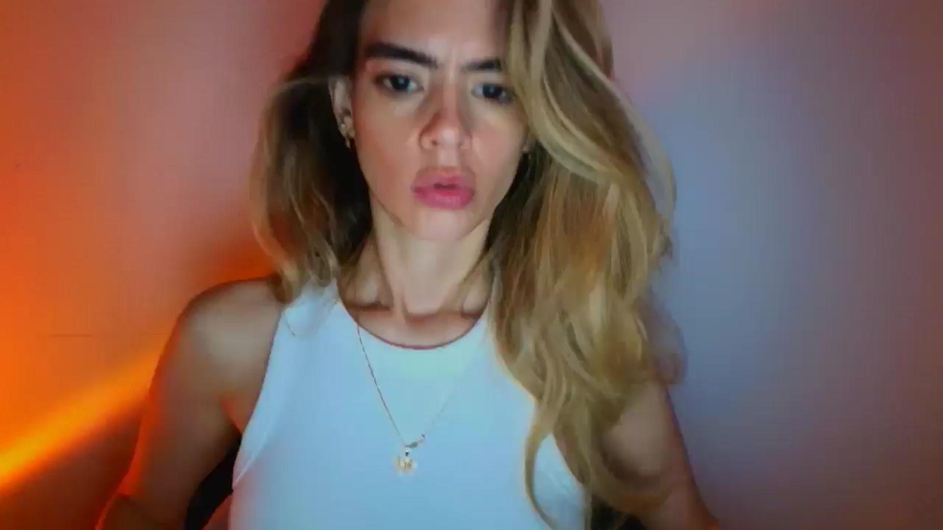 Gallery image thumbnail from fresagirl's myfreecams stream on, 03/18/2026, 19:03 image 12 of 20