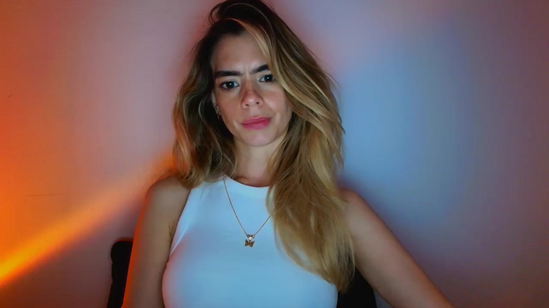 Gallery image thumbnail from fresagirl's myfreecams stream on, 03/18/2026, 19:03 image 3 of 20