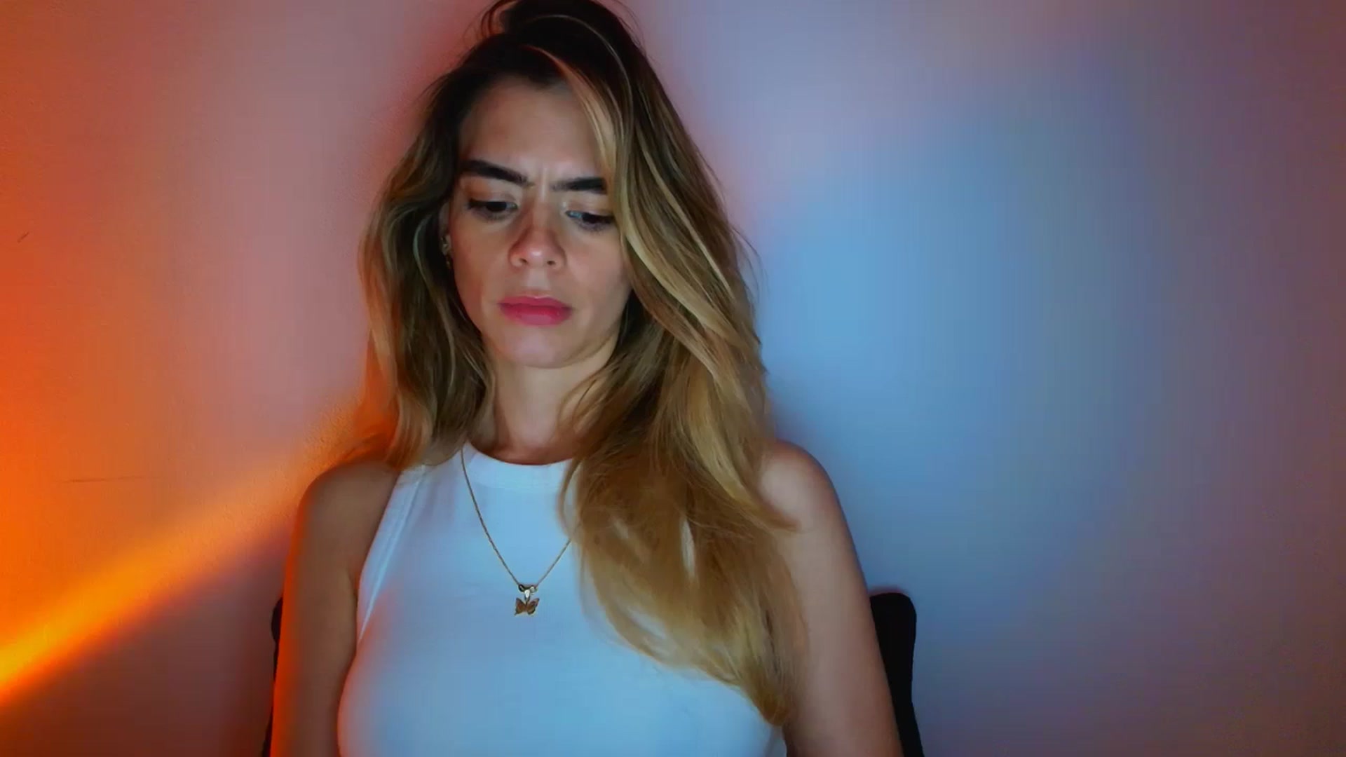Gallery image thumbnail from fresagirl's myfreecams stream on, 03/18/2026, 19:03 image 4 of 20