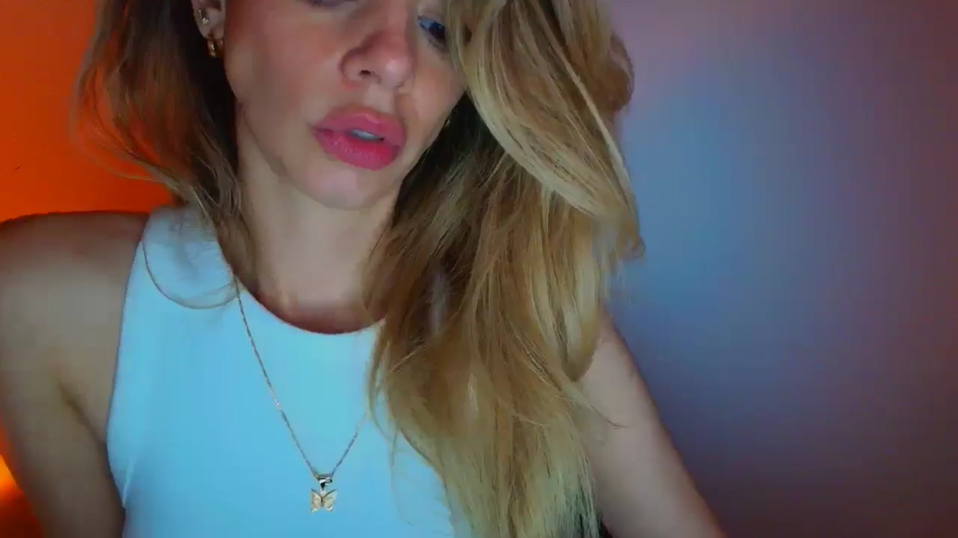 Gallery image thumbnail from fresagirl's myfreecams stream on, 03/18/2026, 19:03 image 5 of 20
