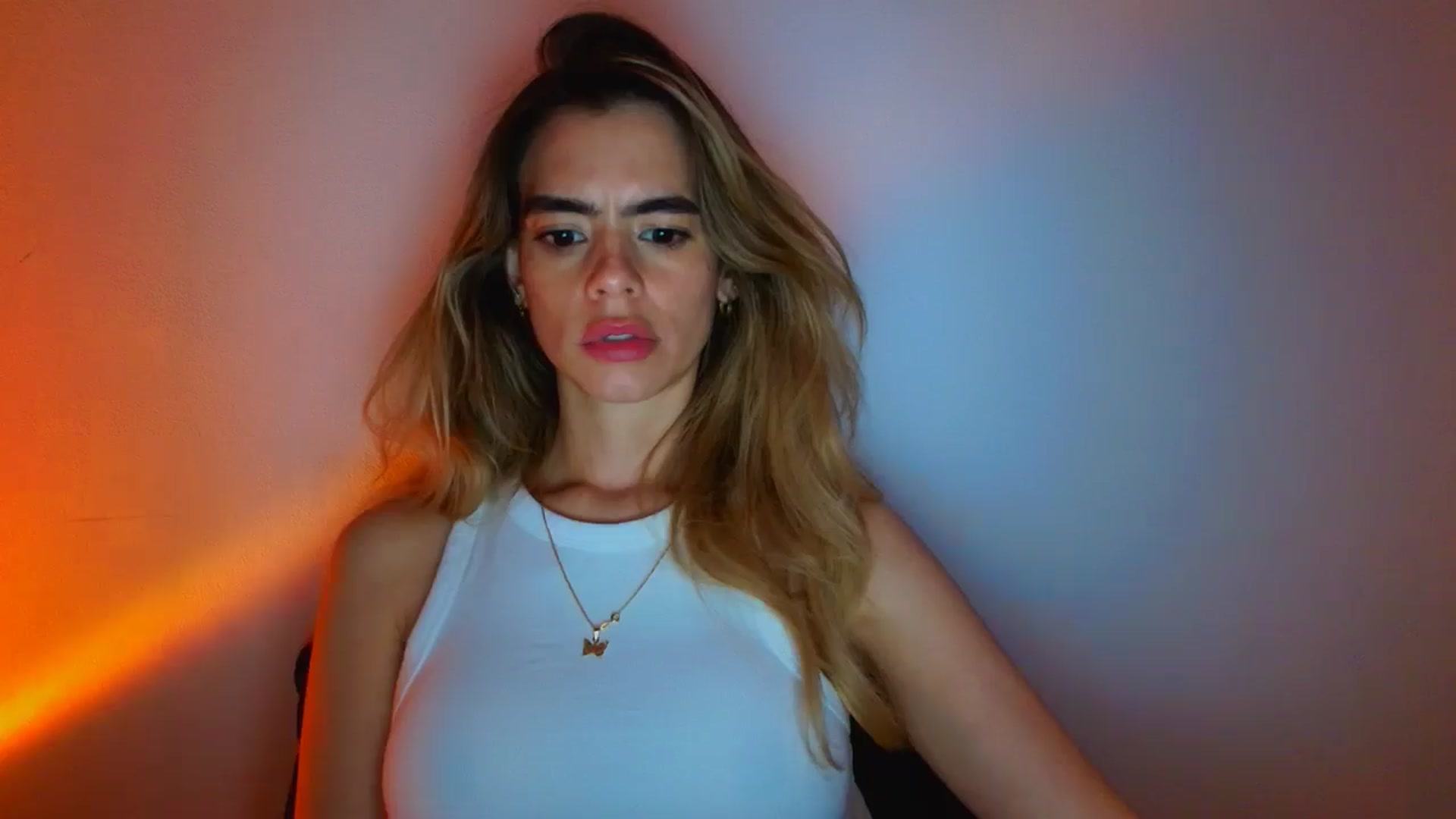 Gallery image thumbnail from fresagirl's myfreecams stream on, 03/18/2026, 19:03 image 9 of 20