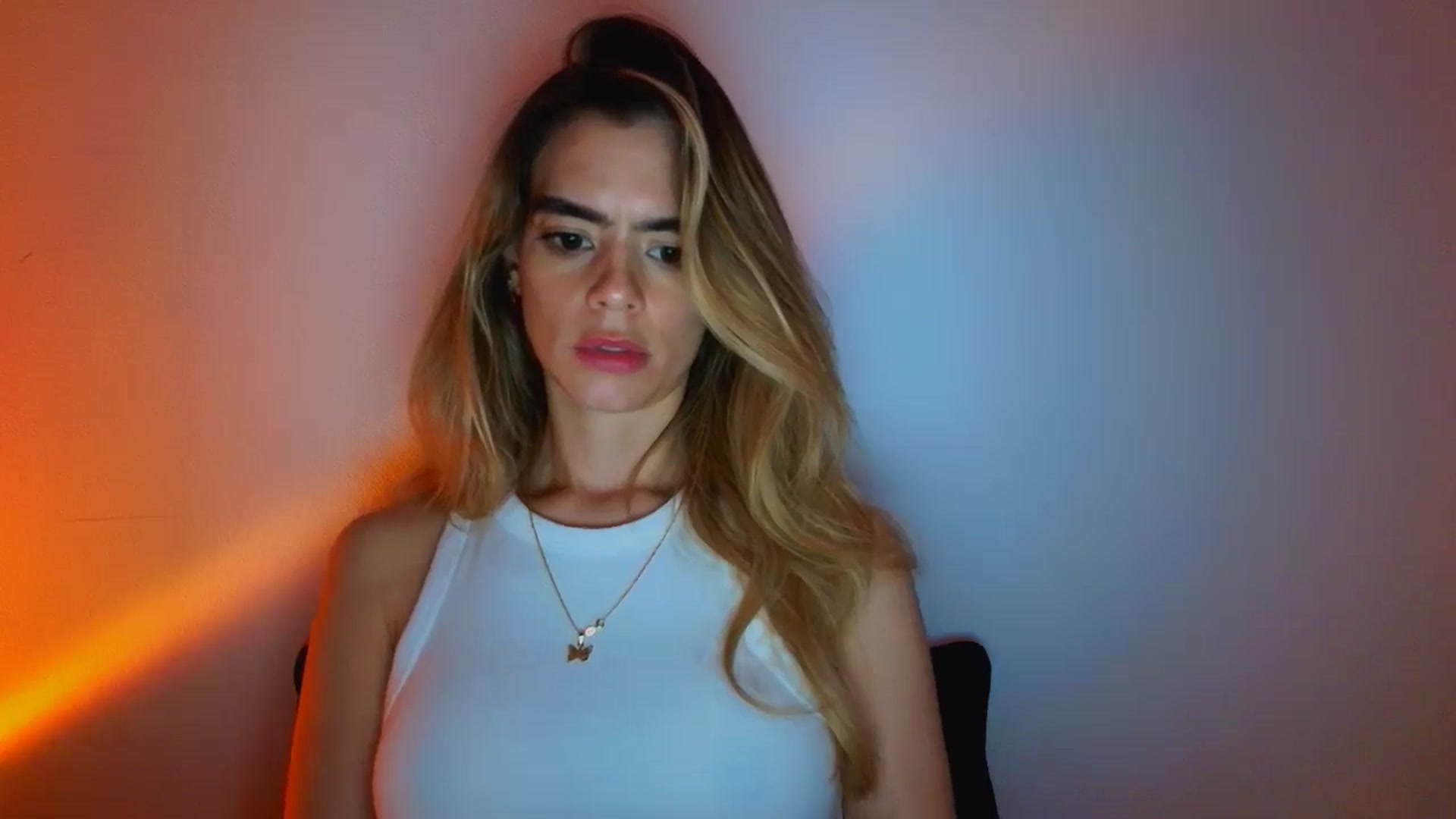 Gallery image thumbnail from fresagirl's myfreecams stream on, 03/18/2026, 19:03 image 11 of 20