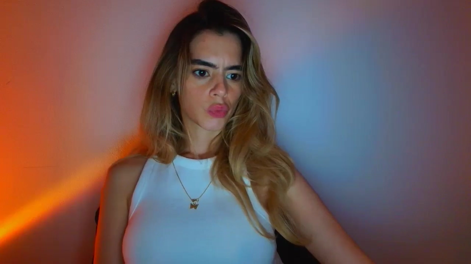 Gallery image thumbnail from fresagirl's myfreecams stream on, 03/18/2026, 19:03 image 7 of 20