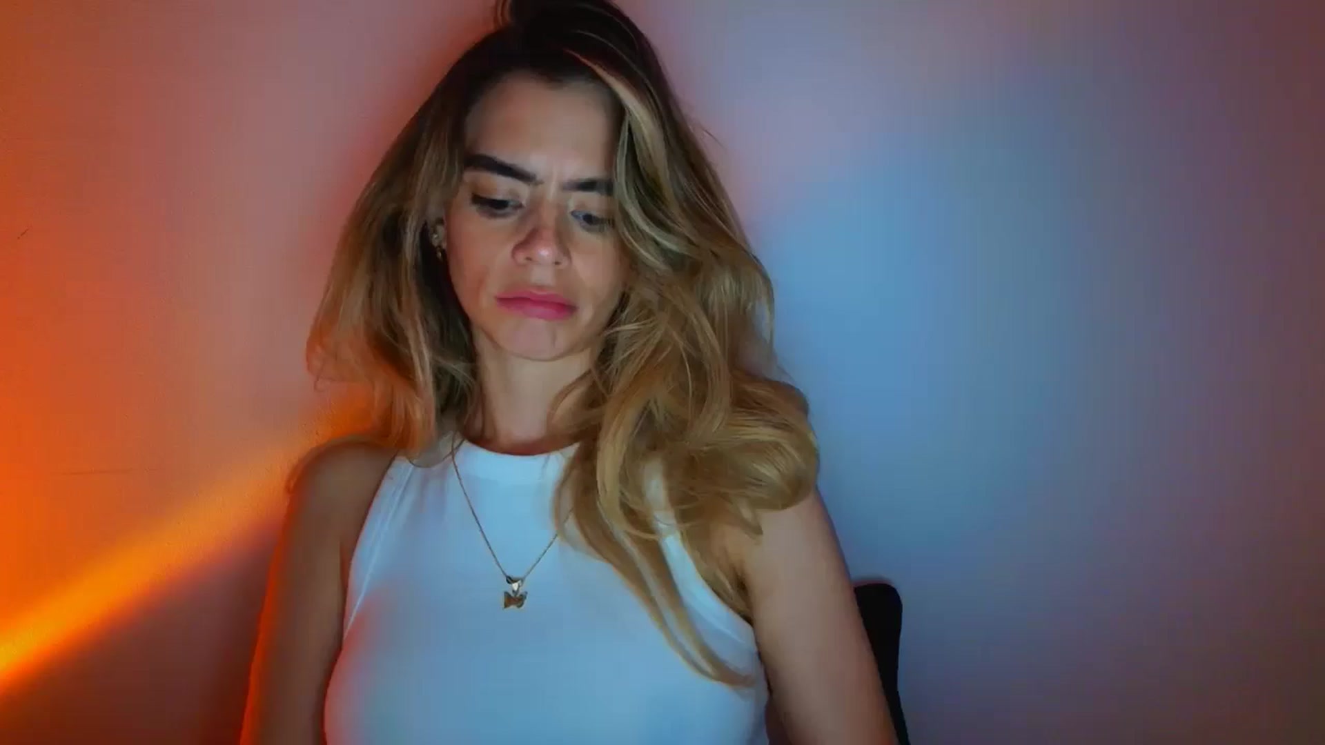 Gallery image thumbnail from fresagirl's myfreecams stream on, 03/18/2026, 19:03 image 6 of 20