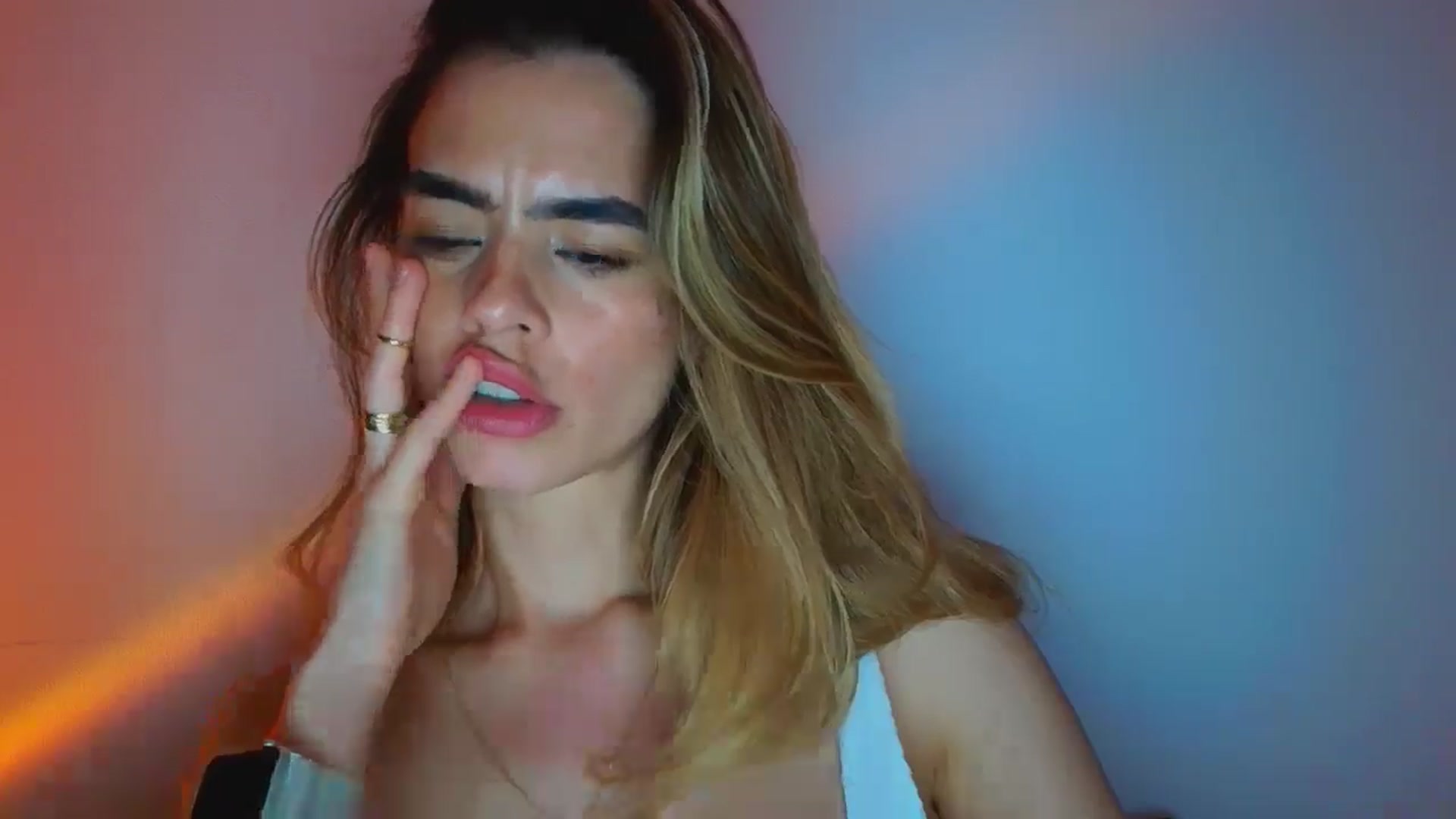 Gallery image thumbnail from fresagirl's myfreecams stream on, 03/31/2026, 24:02 image 14 of 20