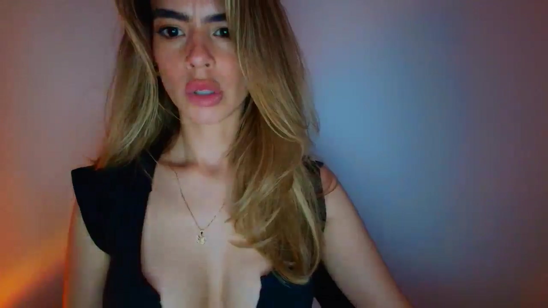 Gallery image thumbnail from fresagirl's myfreecams stream on, 04/17/2026, 24:59 image 16 of 20