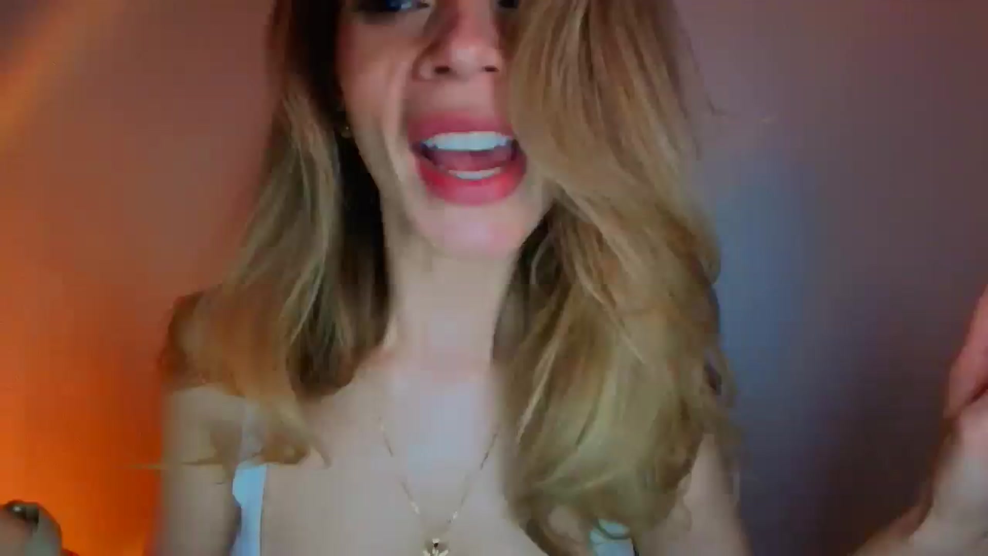 Gallery image thumbnail from fresagirl's myfreecams stream on, 04/20/2026, 23:14 image 1 of 20