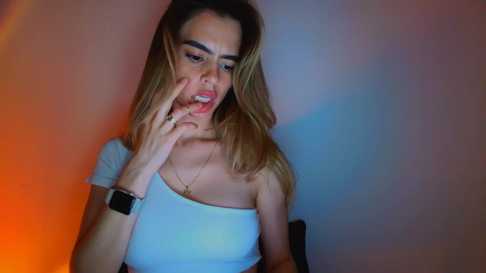 Gallery image thumbnail from fresagirl's myfreecams stream on, 04/22/2026, 24:45 image 13 of 20