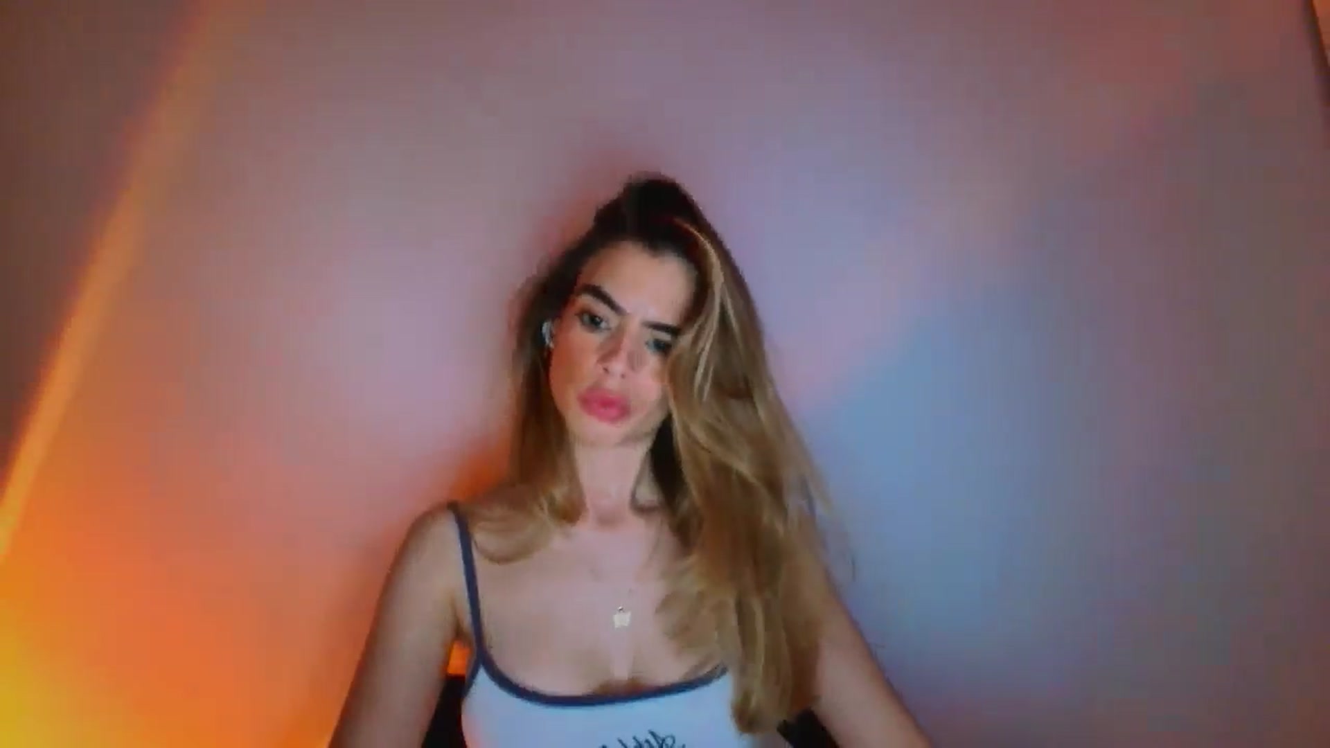 Gallery image thumbnail from fresagirl's myfreecams stream on, 04/22/2026, 22:31 image 15 of 20