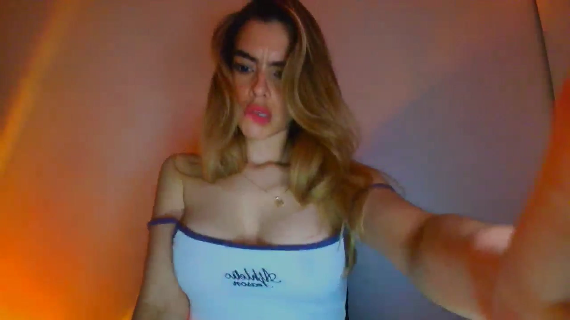 Gallery image thumbnail from fresagirl's myfreecams stream on, 04/22/2026, 22:31 image 13 of 20