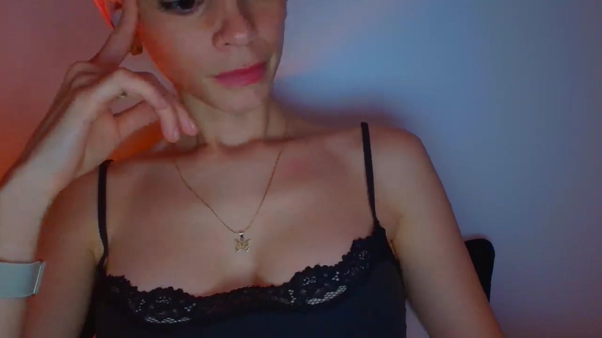 Gallery image thumbnail from fresagirl's myfreecams stream on, 04/28/2026, 24:38 image 9 of 20