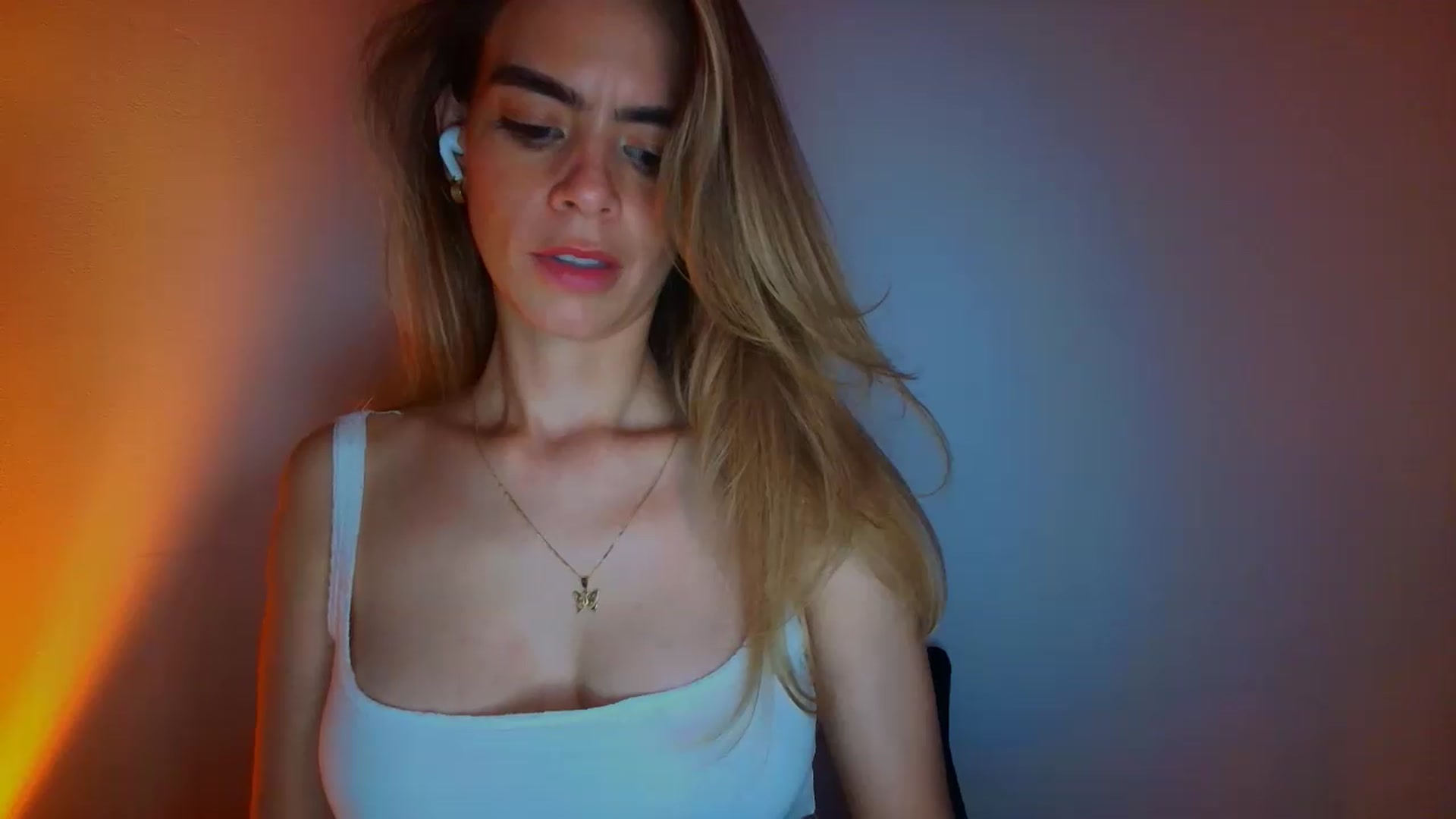 Gallery image thumbnail from fresagirl's myfreecams stream on, 05/12/2026, 02:04 image 13 of 20