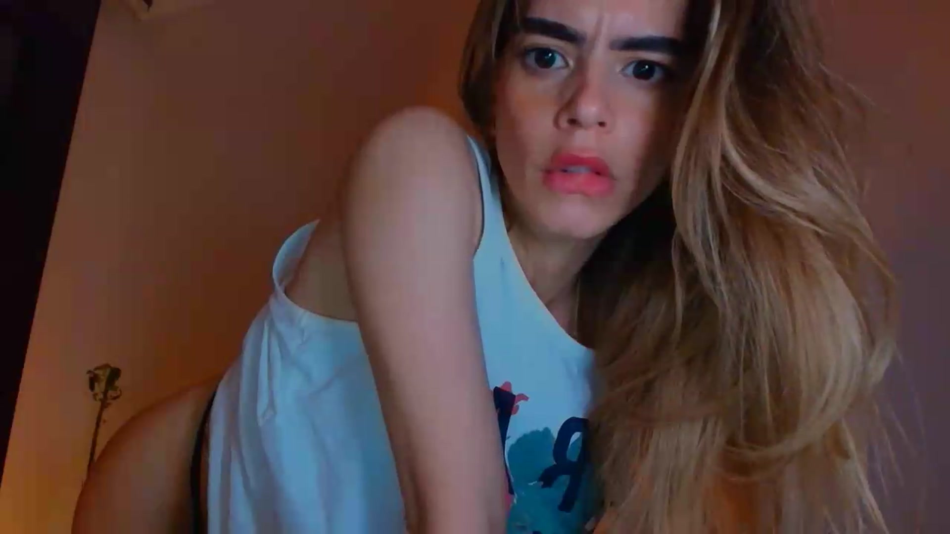 Gallery image thumbnail from fresagirl's myfreecams stream on, 05/14/2026, 24:13 image 17 of 20