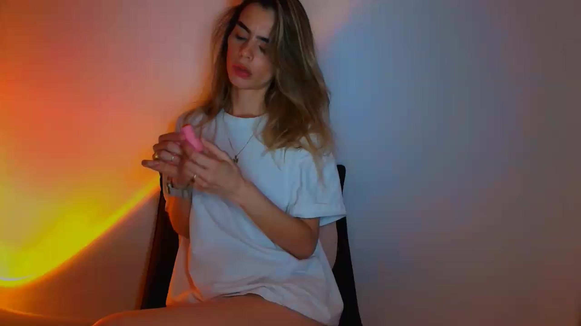 Gallery image thumbnail from fresagirl's myfreecams stream on, 05/18/2026, 23:20 image 5 of 20