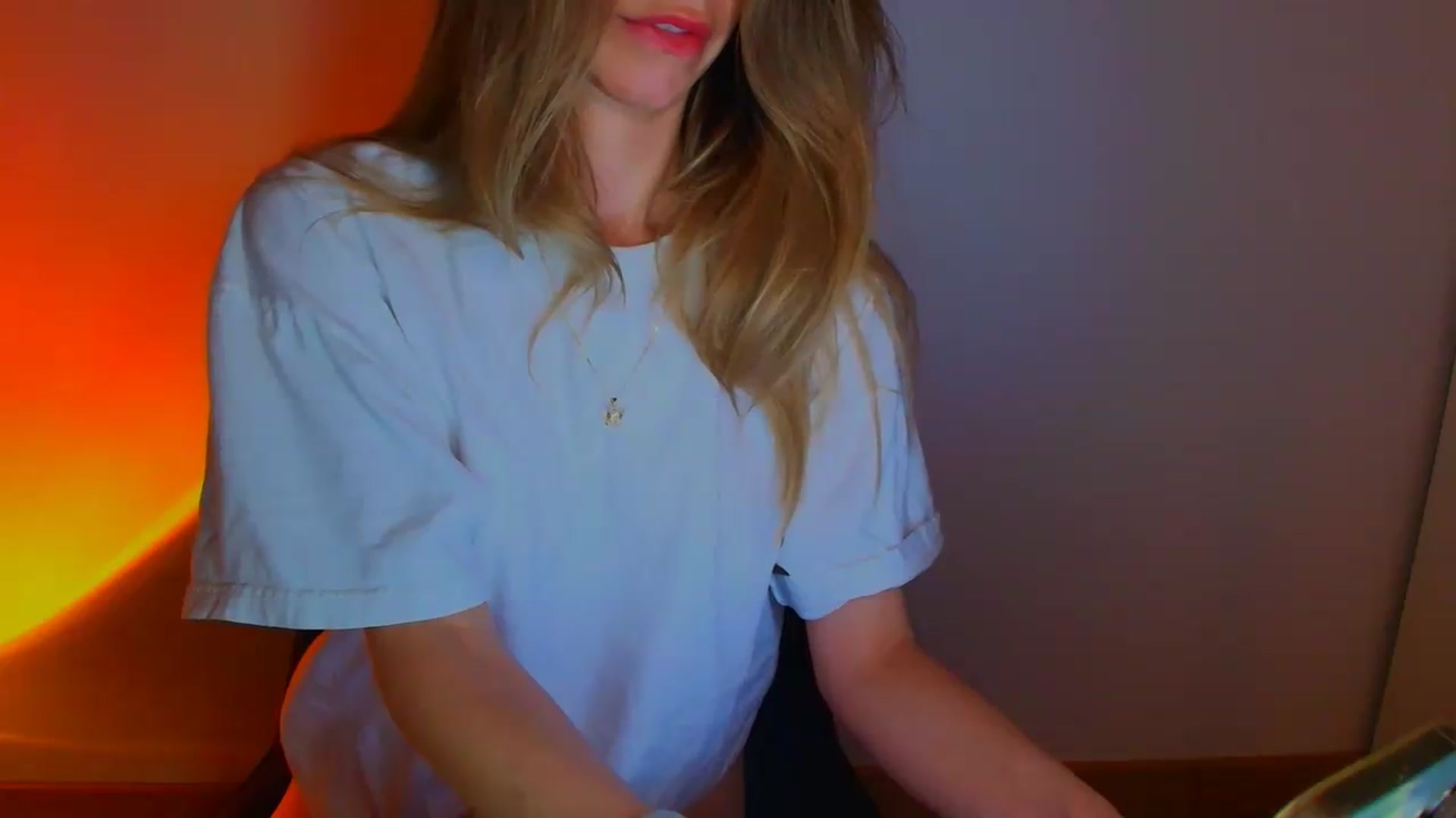 Gallery image thumbnail from fresagirl's myfreecams stream on, 05/18/2026, 23:20 image 2 of 20