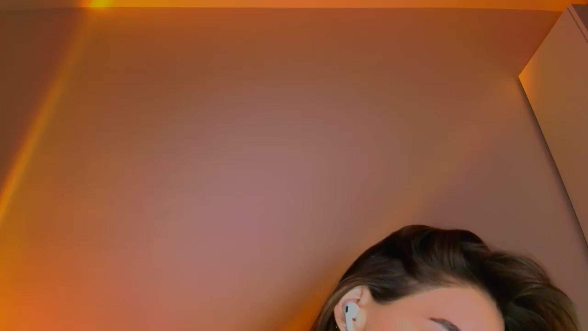 Gallery image thumbnail from fresagirl's myfreecams stream on, 05/18/2026, 23:20 image 6 of 20