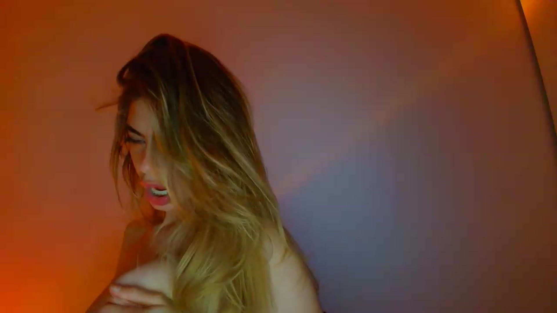 Gallery image thumbnail from fresagirl's myfreecams stream on, 06/02/2026, 23:24 image 2 of 20