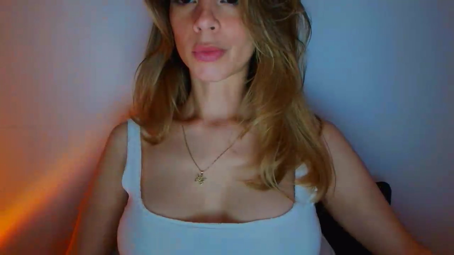 Gallery image thumbnail from fresagirl's myfreecams stream on, 06/04/2026, 22:04 image 14 of 20