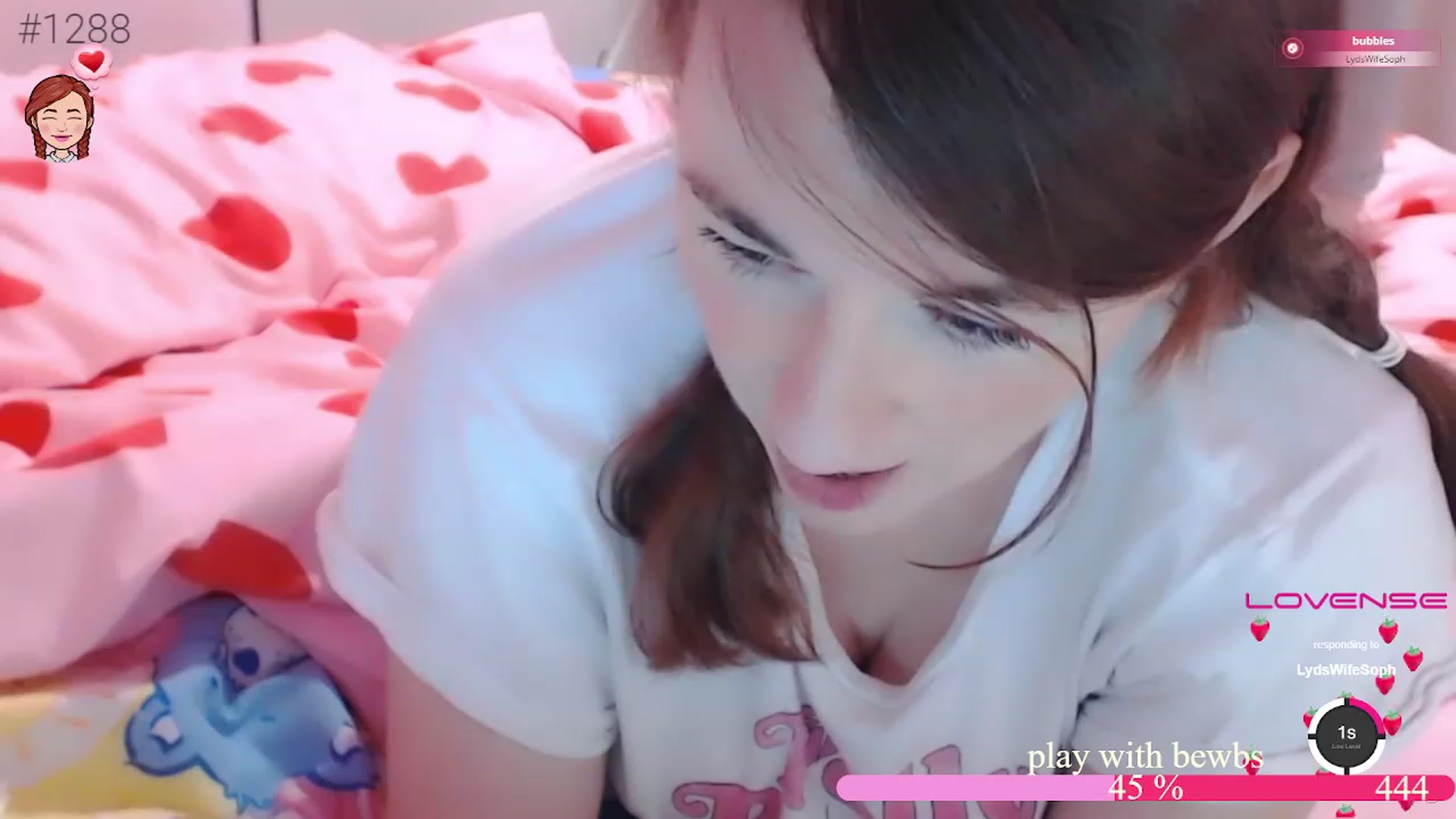 Gallery image thumbnail from freshpeachies's myfreecams stream on, 12/05/2022, 22:53 image 8 of 20