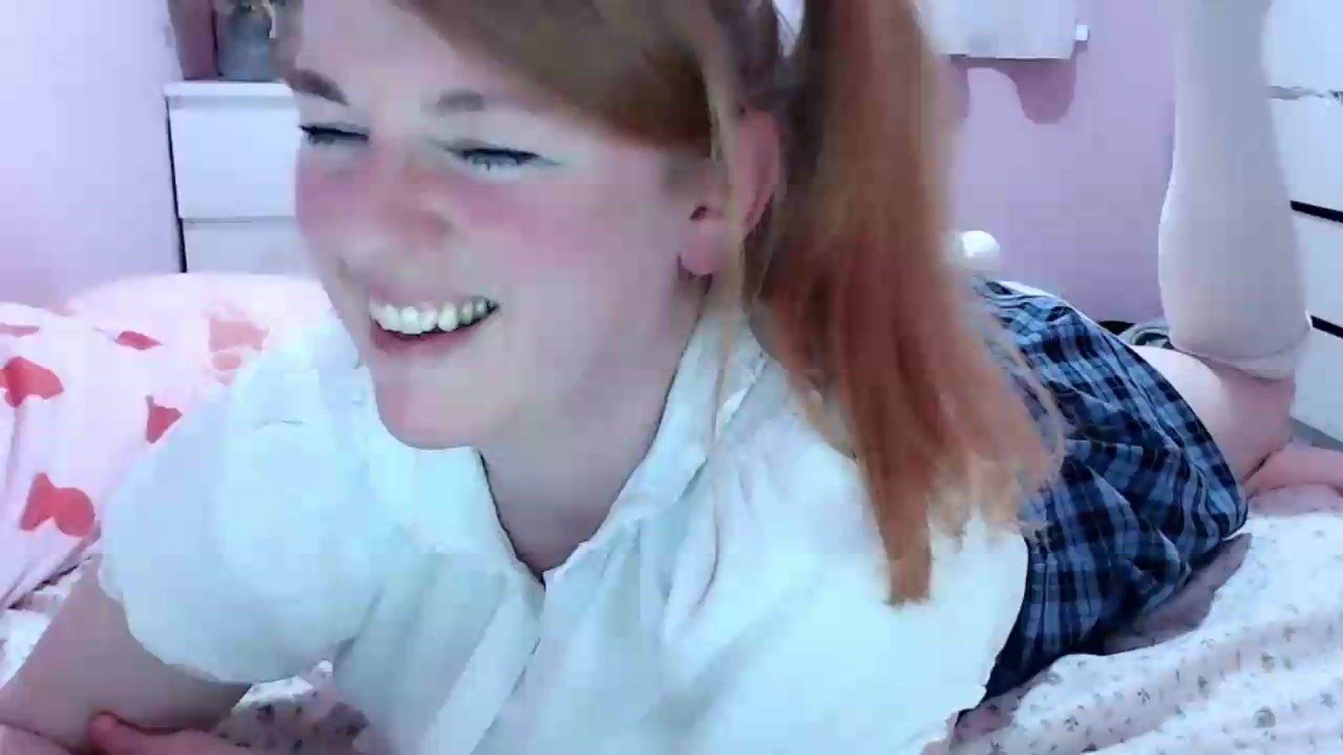Gallery image thumbnail from frisson's myfreecams stream on, 05/18/2026, 22:39 image 4 of 20