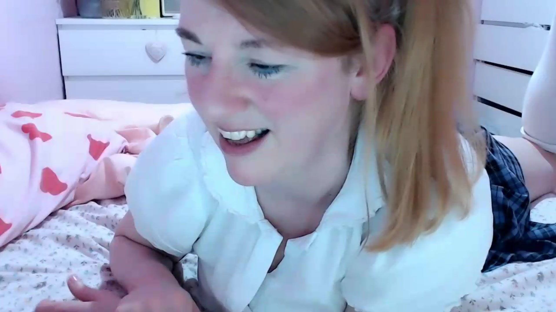 Gallery image thumbnail from frisson's myfreecams stream on, 05/18/2026, 22:39 image 13 of 20