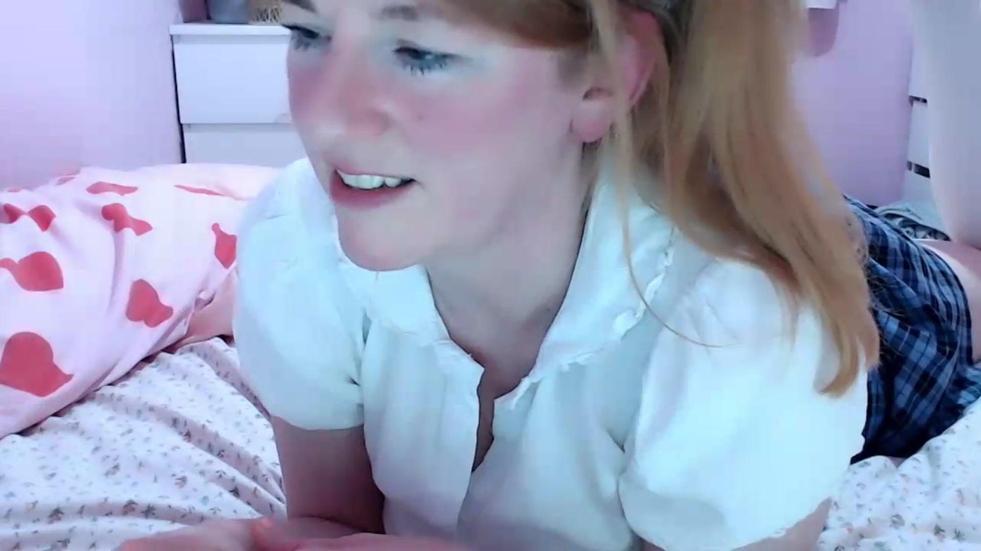 Gallery image thumbnail from frisson's myfreecams stream on, 05/18/2026, 22:39 image 6 of 20