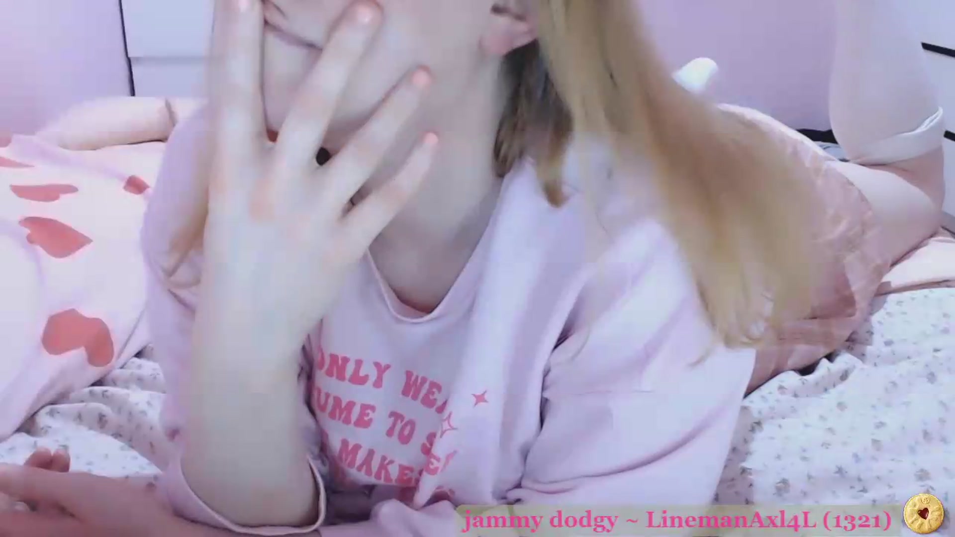 Gallery image thumbnail from frisson's myfreecams stream on, 05/19/2026, 22:32 image 18 of 20