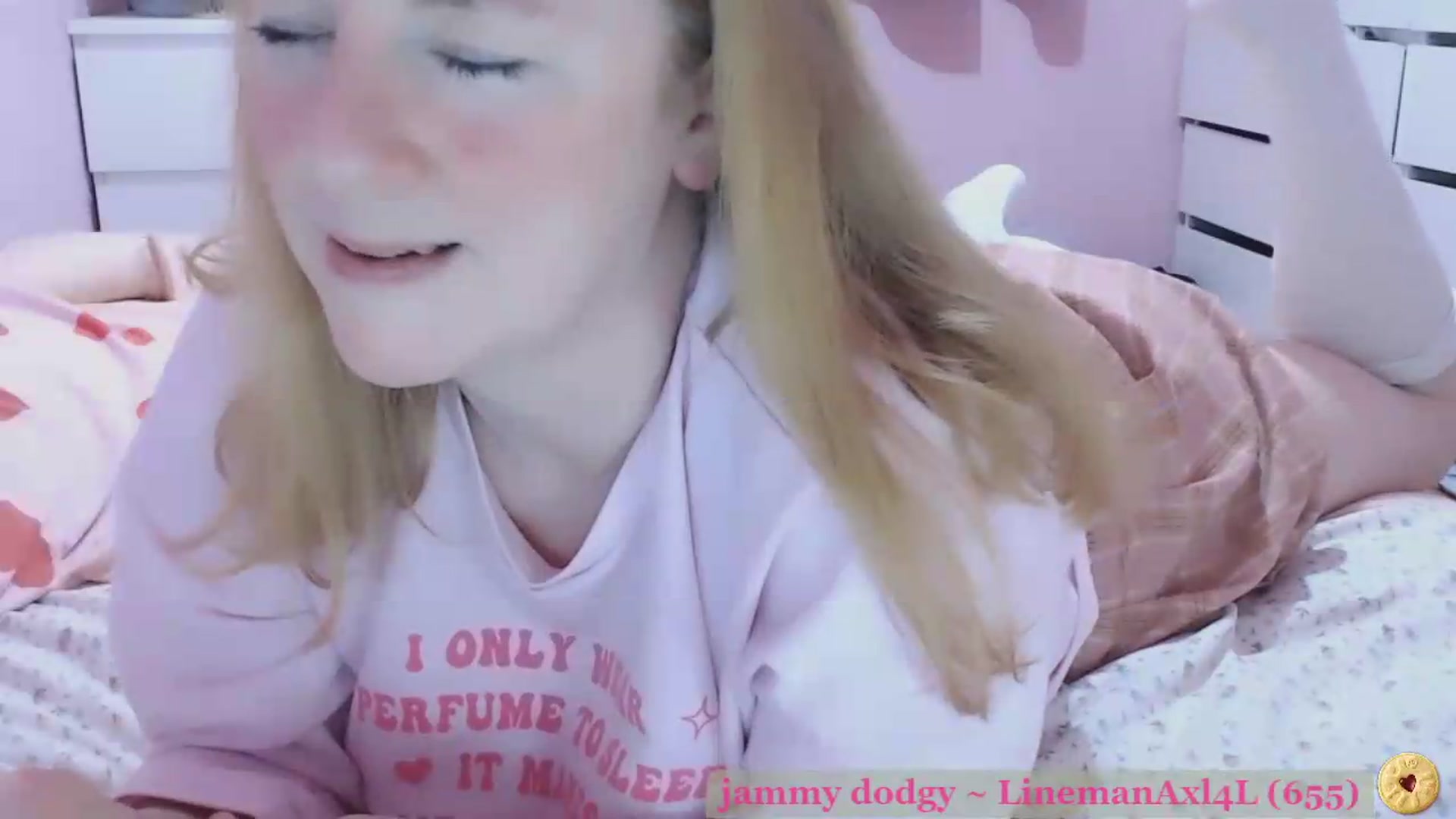 Gallery image thumbnail from frisson's myfreecams stream on, 05/19/2026, 22:32 image 6 of 20