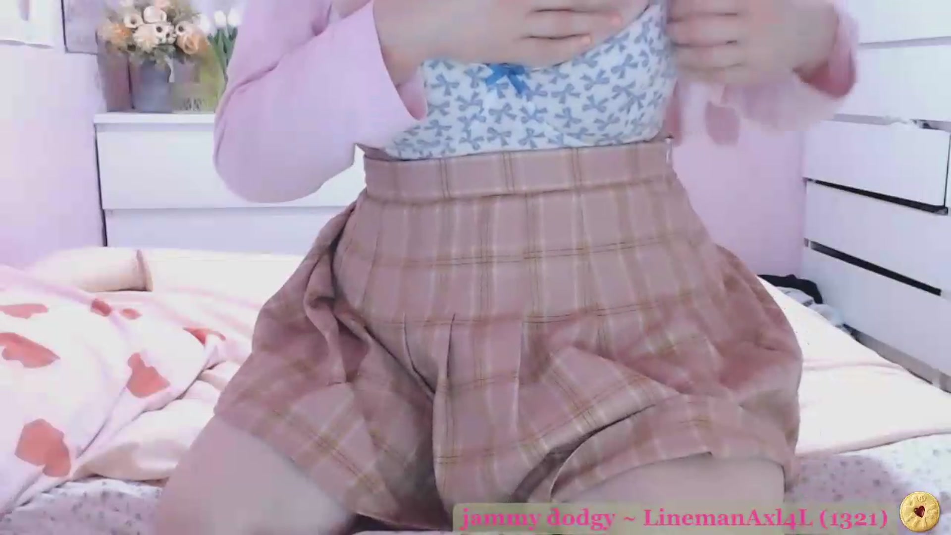 Gallery image thumbnail from frisson's myfreecams stream on, 05/19/2026, 22:32 image 8 of 20