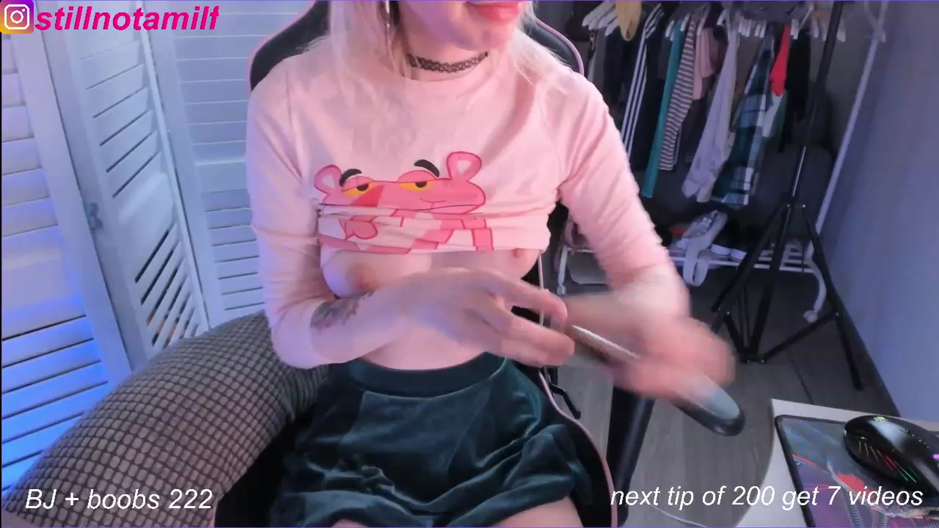 Gallery image thumbnail from fun_for_cash's myfreecams stream on, 11/17/2022, 22:21 image 14 of 20