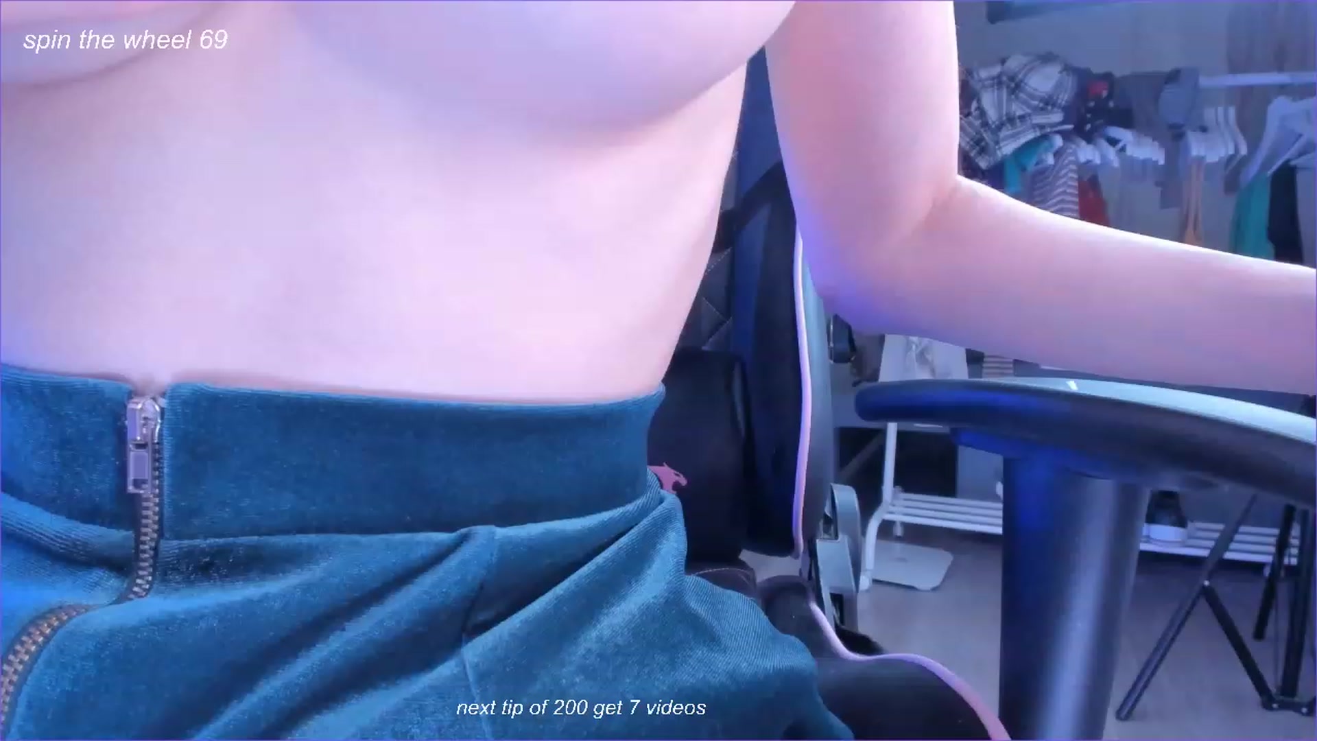 Gallery image thumbnail from fun_for_cash's myfreecams stream on, 11/08/2023, 16:22 image 12 of 20