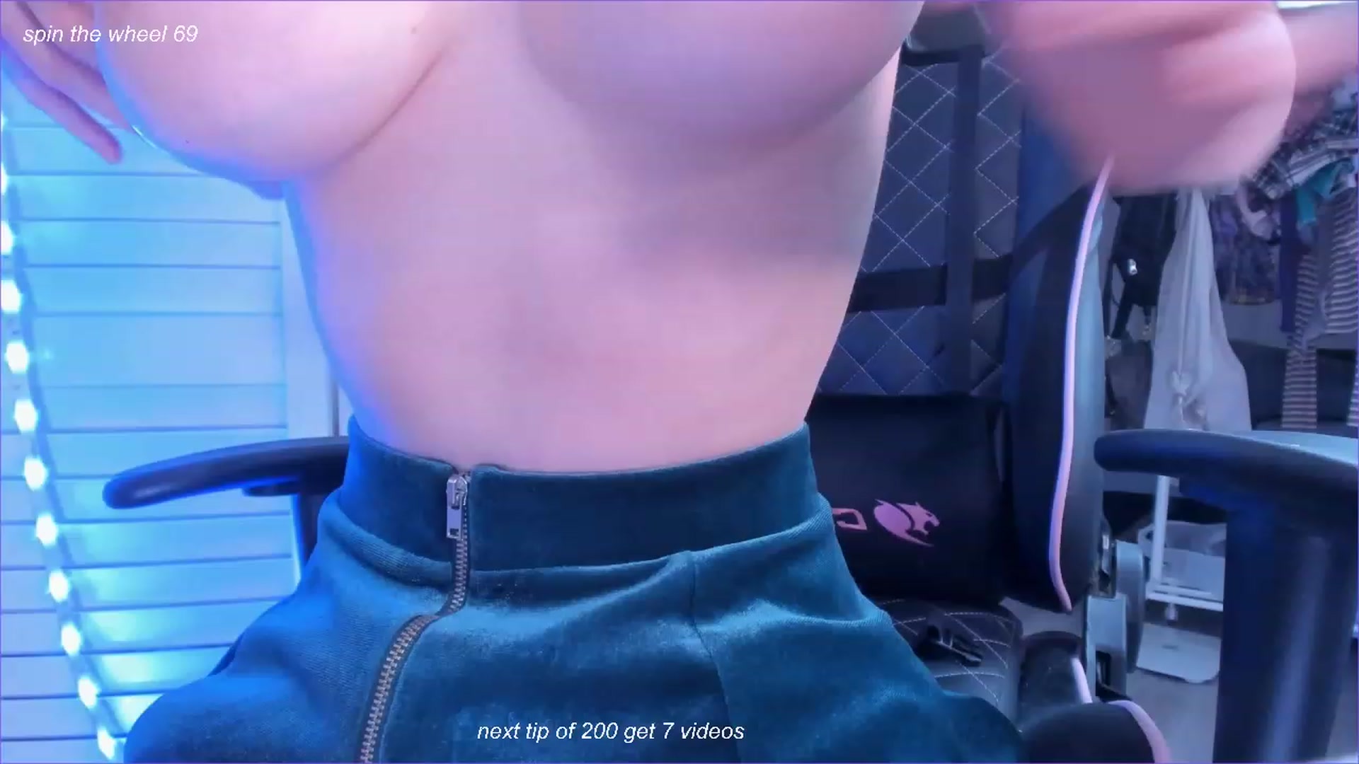 Gallery image thumbnail from fun_for_cash's myfreecams stream on, 11/09/2023, 18:02 image 9 of 20