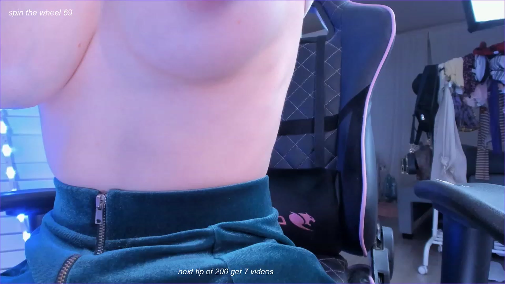 Gallery image thumbnail from fun_for_cash's myfreecams stream on, 11/13/2023, 18:55 image 14 of 20