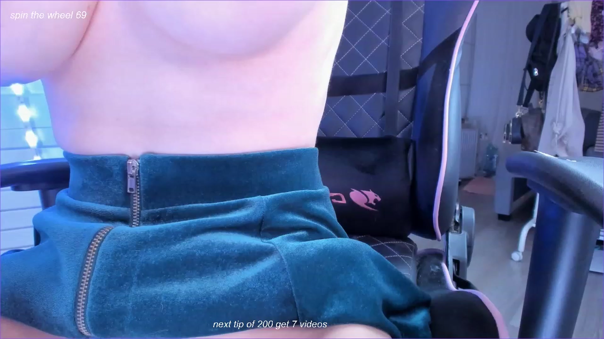 Gallery image thumbnail from fun_for_cash's myfreecams stream on, 11/13/2023, 18:55 image 10 of 20