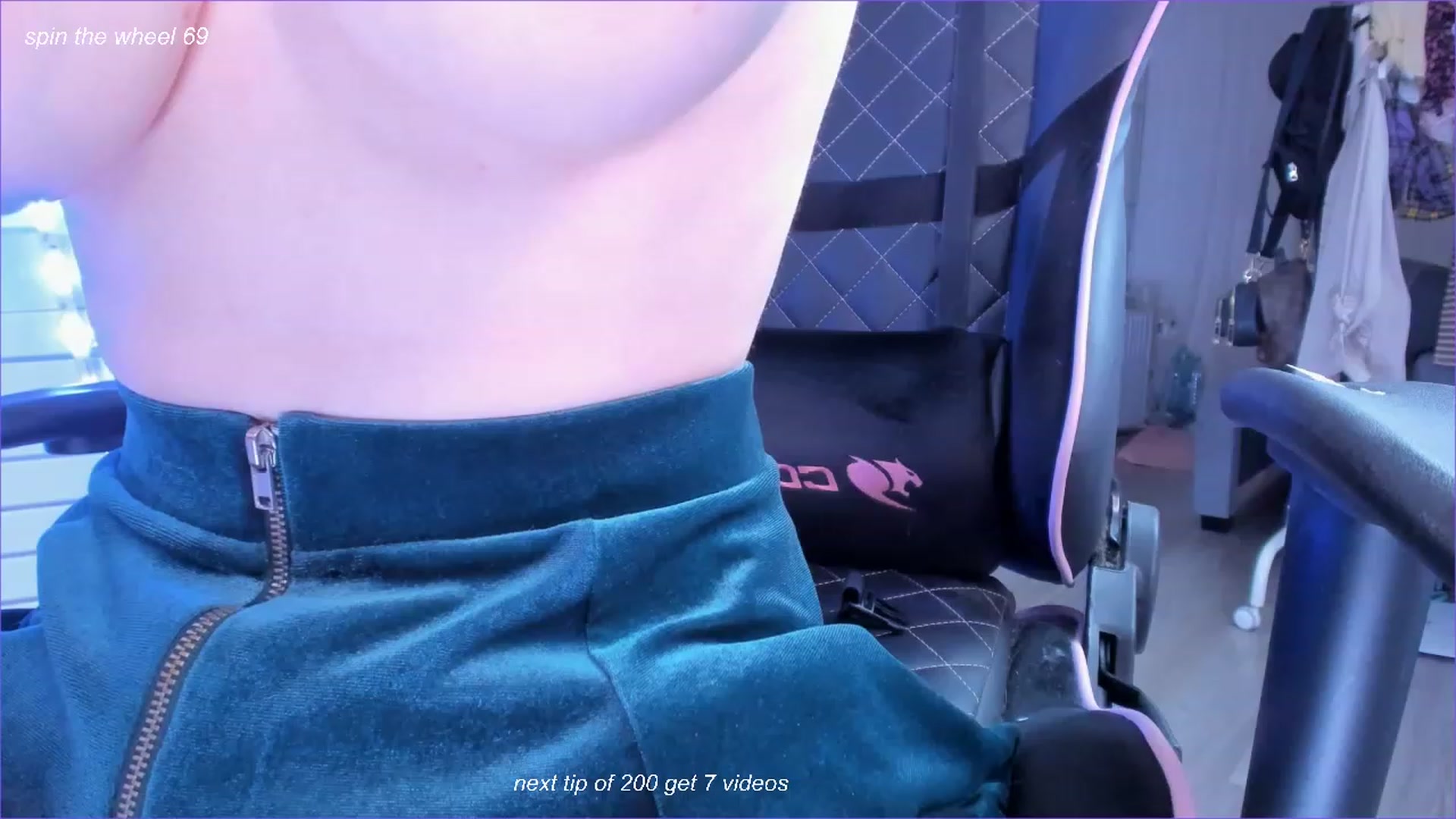 Gallery image thumbnail from fun_for_cash's myfreecams stream on, 11/13/2023, 18:55 image 12 of 20