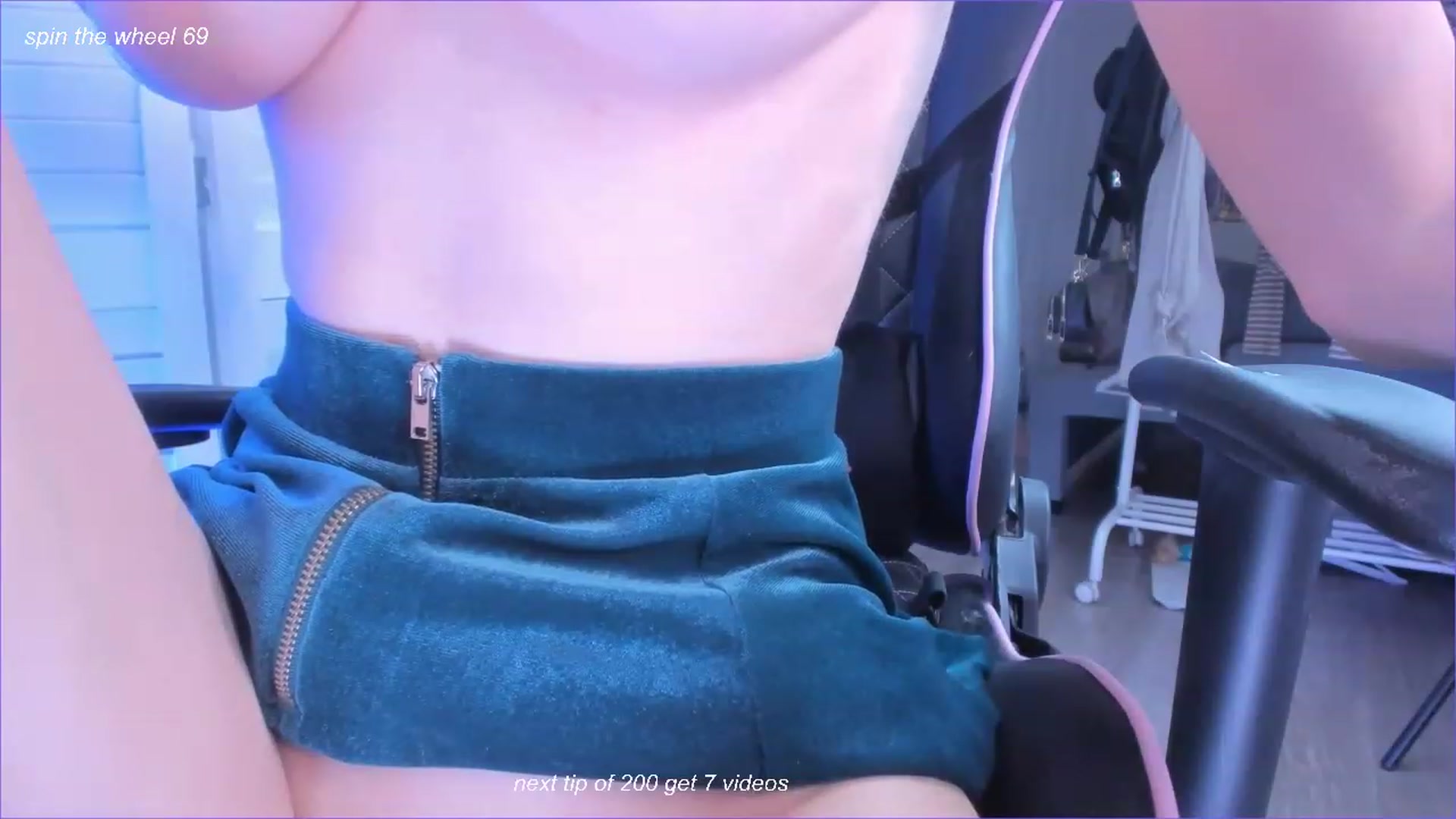 Gallery image thumbnail from fun_for_cash's myfreecams stream on, 11/13/2023, 19:55 image 8 of 20