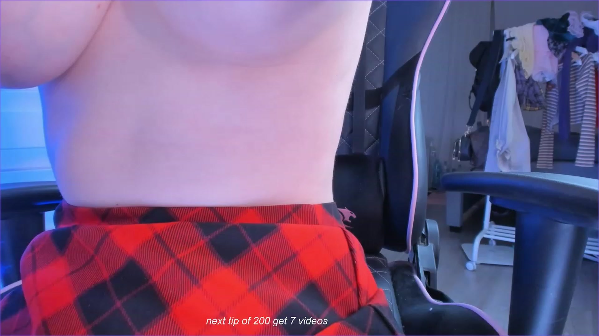 Gallery image thumbnail from fun_for_cash's myfreecams stream on, 11/25/2023, 14:39 image 18 of 20