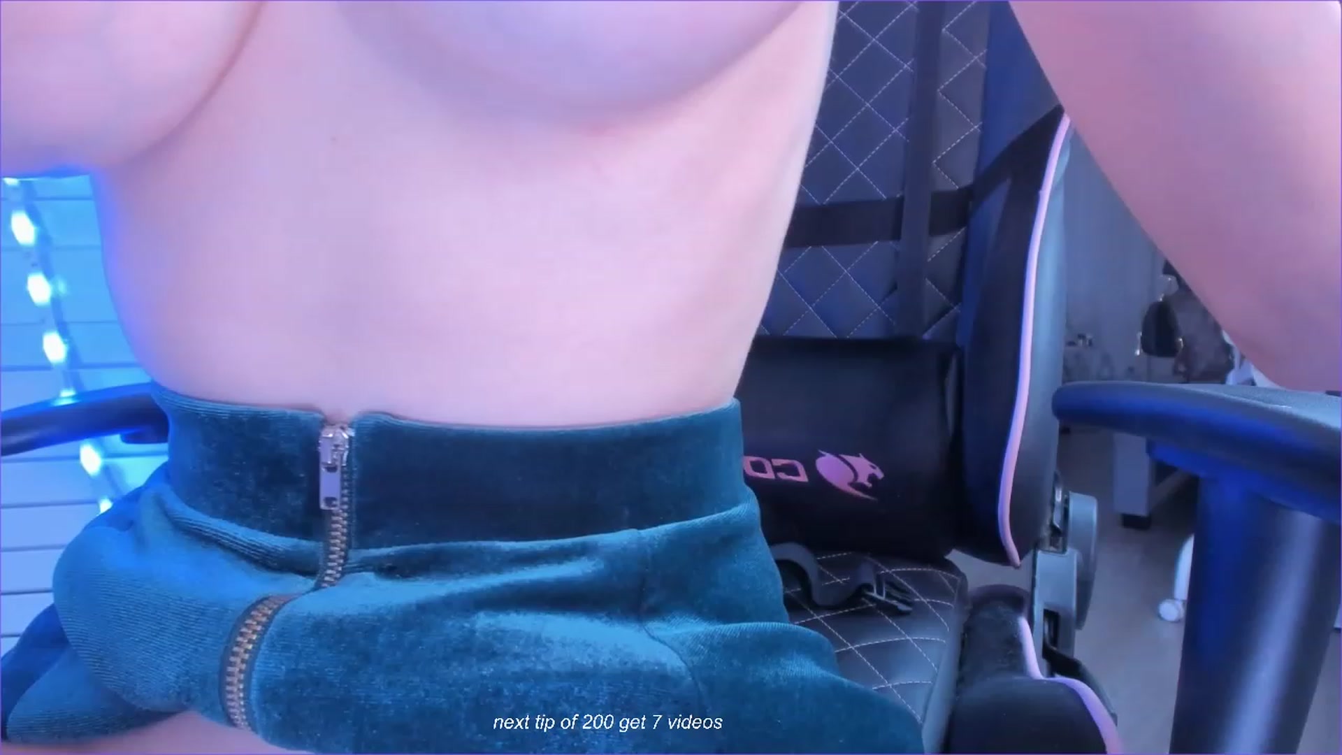 Gallery image thumbnail from fun_for_cash's myfreecams stream on, 12/24/2023, 21:08 image 11 of 20