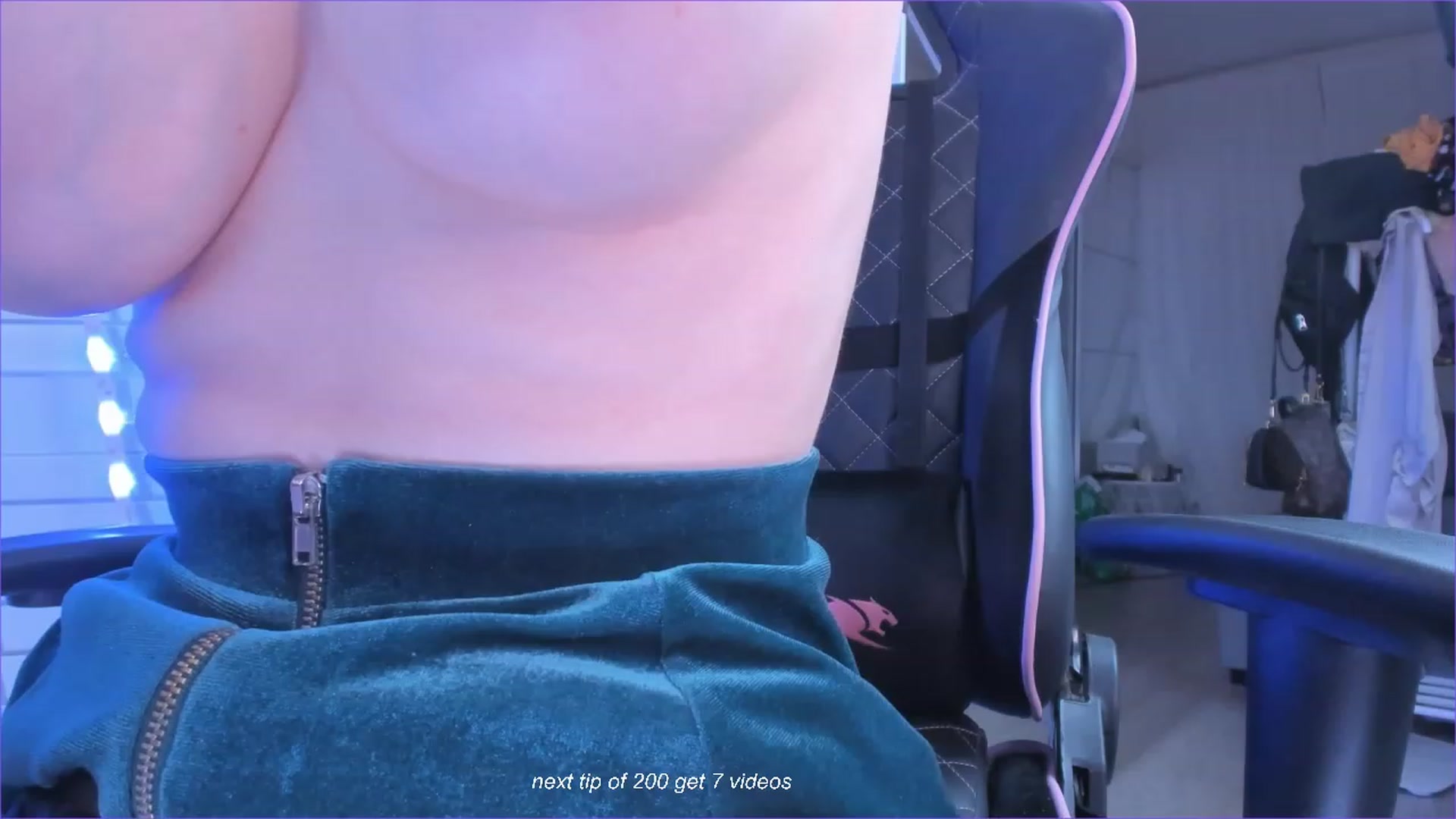 Gallery image thumbnail from fun_for_cash's myfreecams stream on, 02/07/2024, 17:20 image 7 of 20