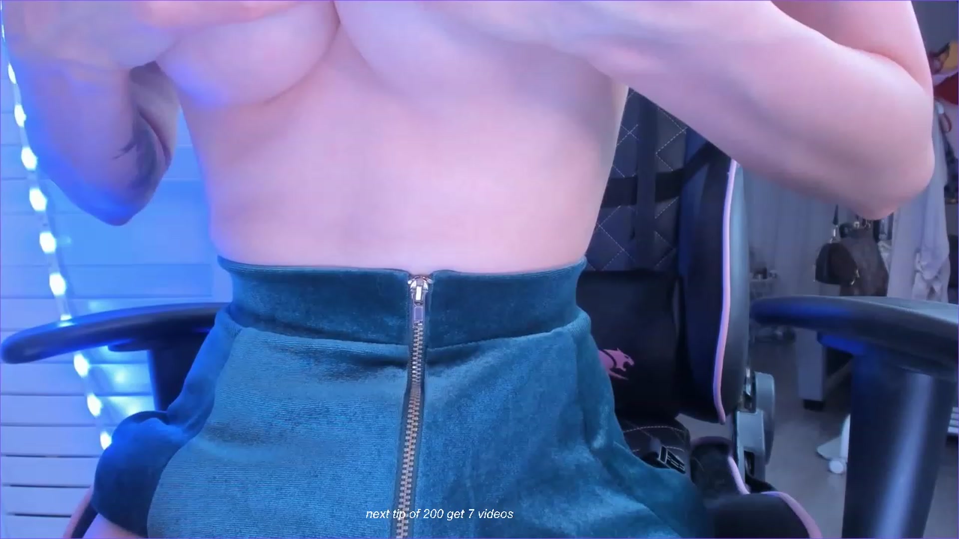 Gallery image thumbnail from fun_for_cash's myfreecams stream on, 02/20/2024, 21:00 image 10 of 20