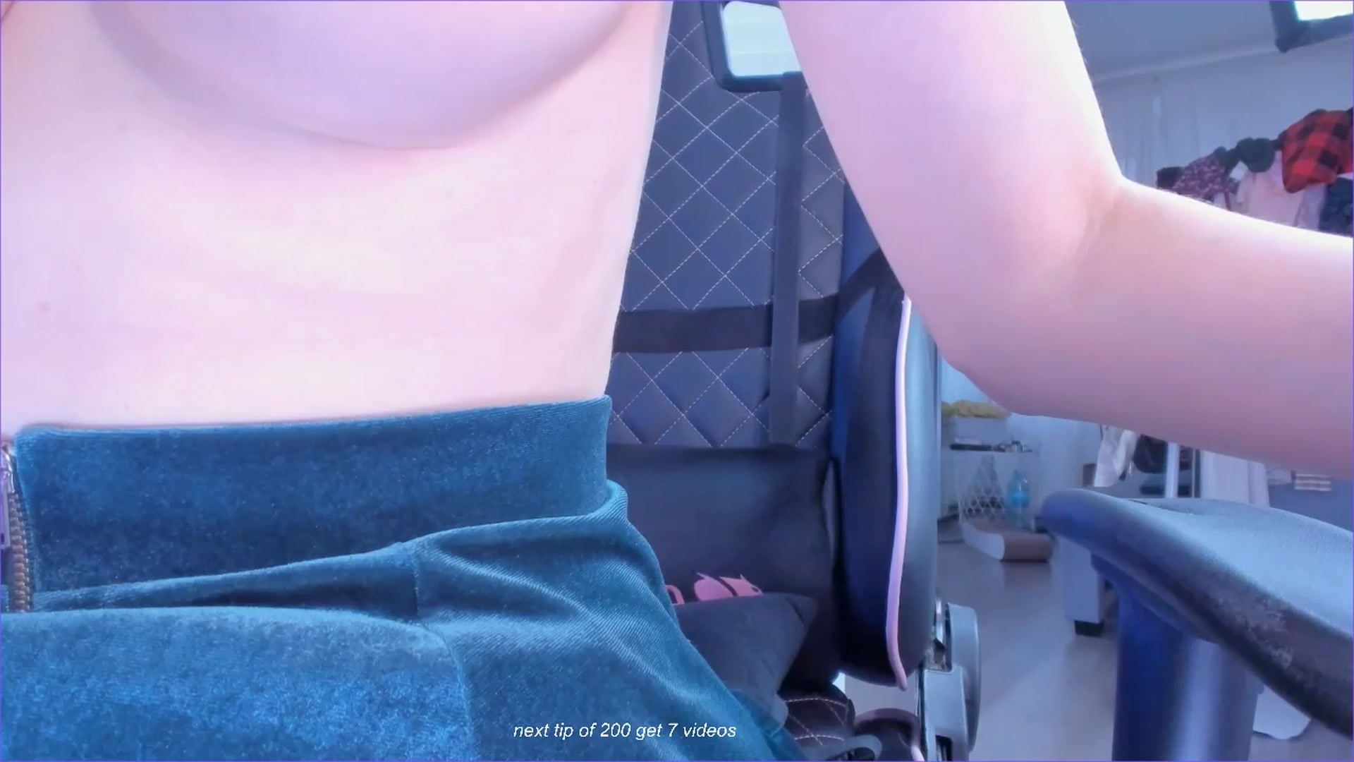 Gallery image thumbnail from fun_for_cash's myfreecams stream on, 04/08/2024, 15:26 image 18 of 20