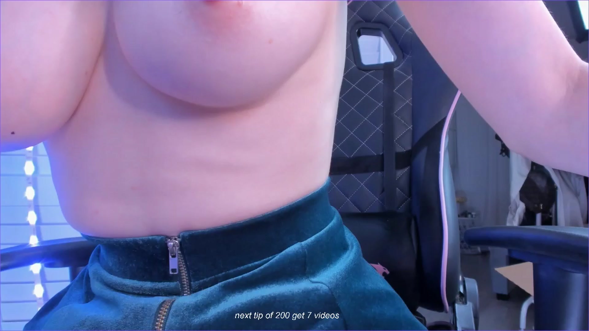 Gallery image thumbnail from fun_for_cash's myfreecams stream on, 04/13/2024, 19:40 image 7 of 20