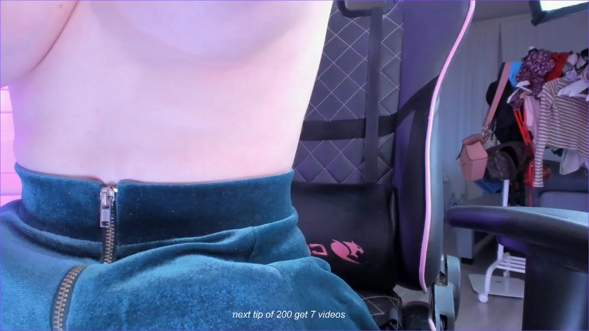 Gallery image thumbnail from fun_for_cash's myfreecams stream on, 06/22/2024, 18:43 image 10 of 20