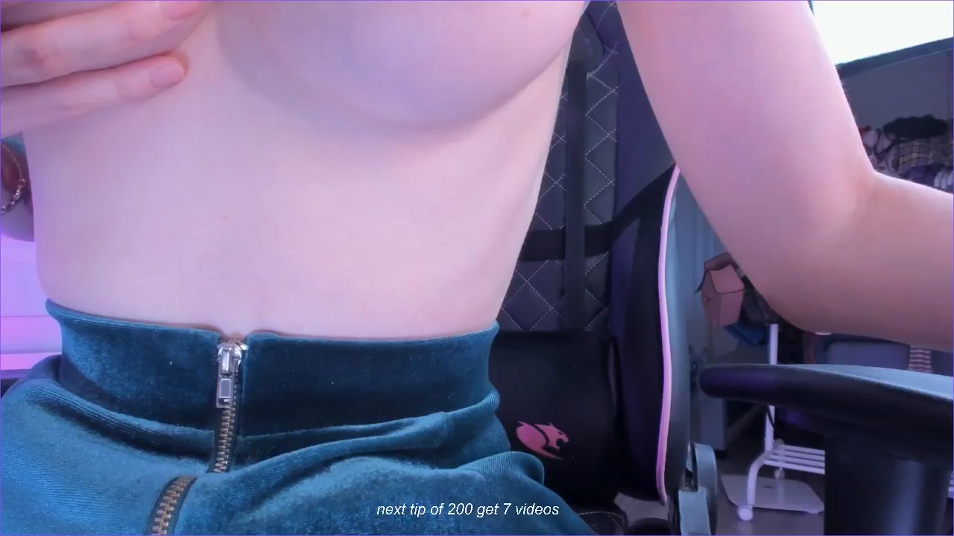 Gallery image thumbnail from fun_for_cash's myfreecams stream on, 06/22/2024, 18:43 image 9 of 20